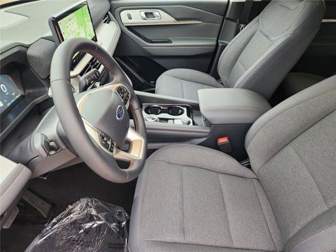 New 2026 Ford Explorer Active RWD image 9