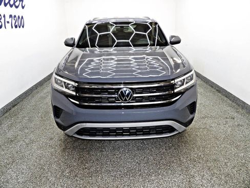 Used 2022 Volkswagen Atlas Cross Sport SE image 2