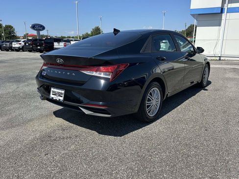 Used 2023 Hyundai Elantra SEL w/ Convenience Package FWD image 6