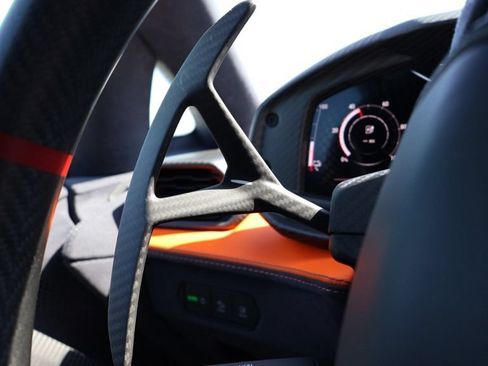 Used 2024 Lamborghini Revuelto AWD/4WD image 21