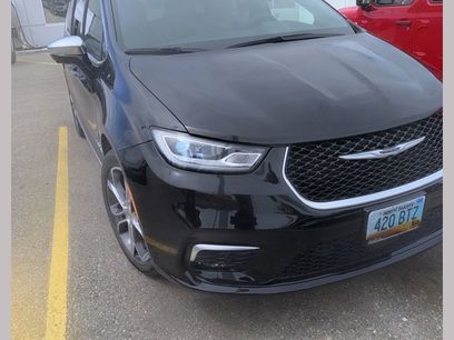 Used 2024 Chrysler Pacifica Pinnacle