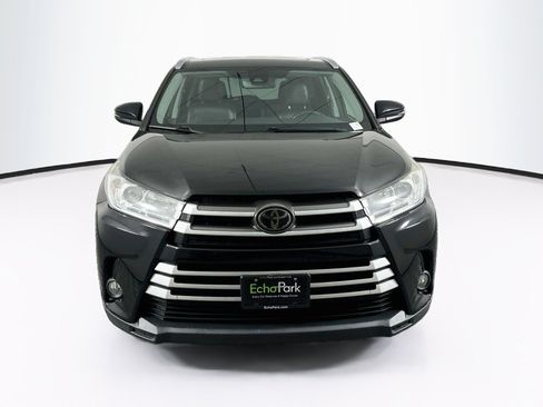 Used 2018 Toyota Highlander XLE FWD image 2