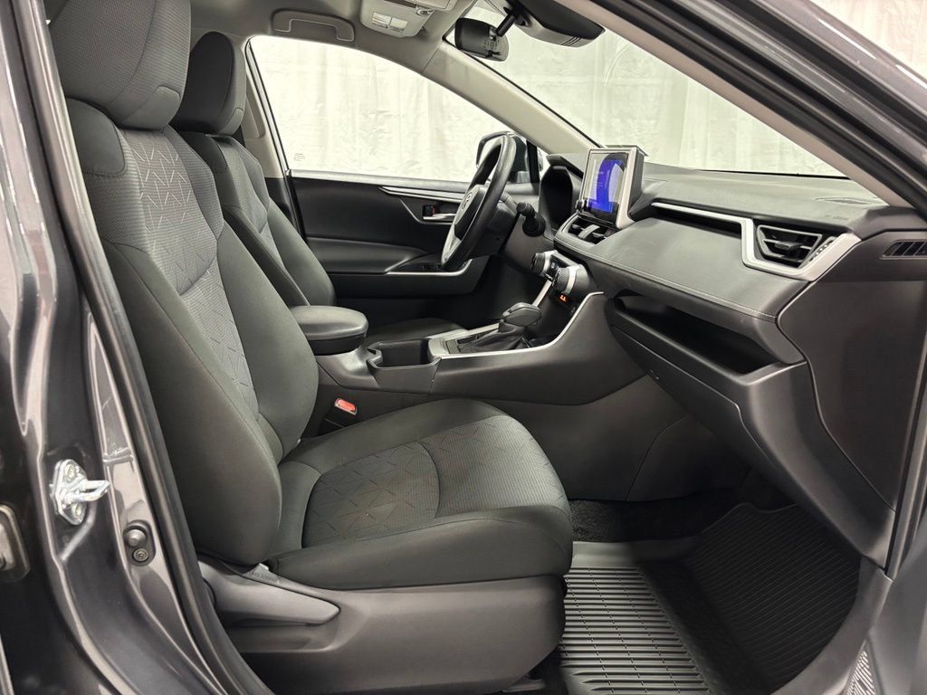 Used 2025 Toyota RAV4 XLE AWD/4WD image 58