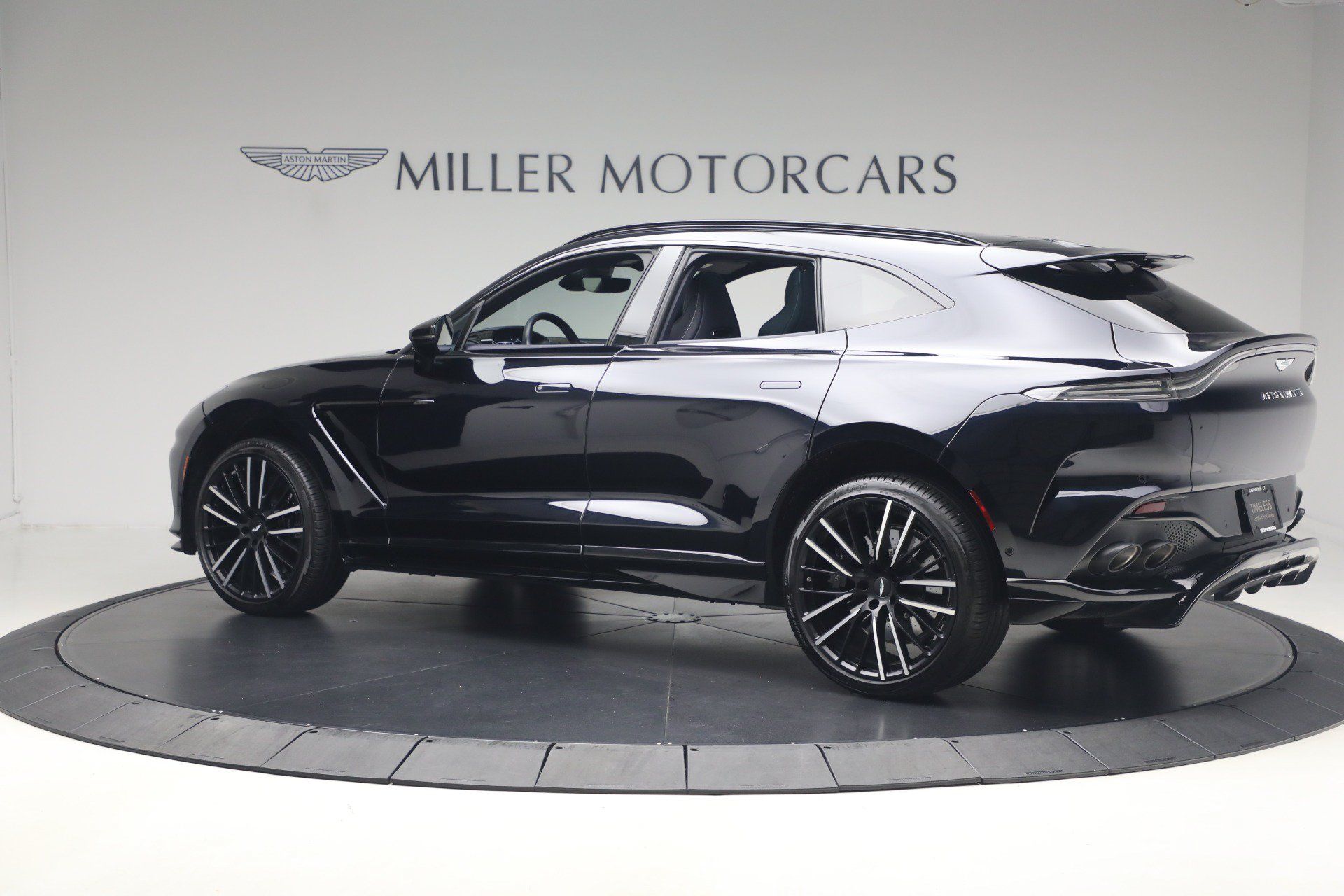 Used 2025 Aston Martin DBX 707 AWD/4WD image 4