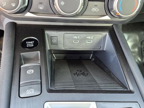 Certified 2025 Nissan Kicks SV AWD/4WD image 26