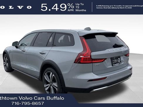 Used 2025 Volvo V60 B5 Cross Country Plus image 3