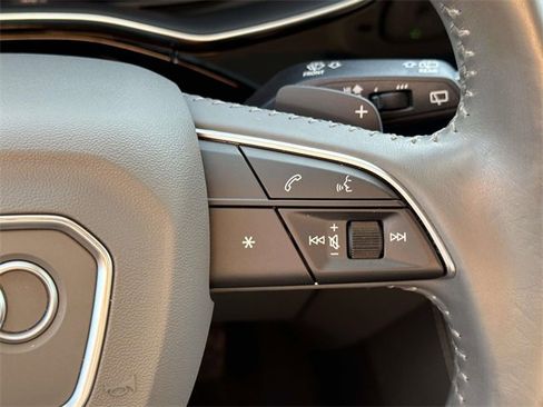Used 2019 Audi Q8 Prestige w/ Luxury Package image 27