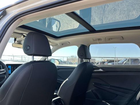New 2025 Volkswagen Taos SE AWD/4WD image 12