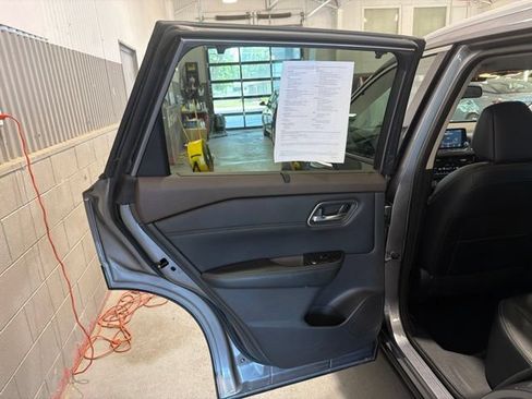 Used 2021 Nissan Rogue SL AWD/4WD image 13