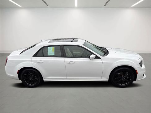 Used 2022 Chrysler 300 Touring L w/ Popular Equipment Group image 6