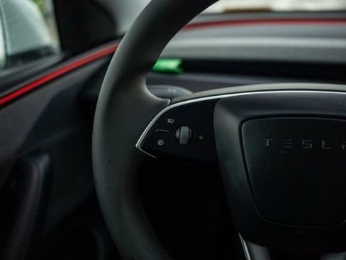 Used 2026 Tesla Model Y AWD image 19