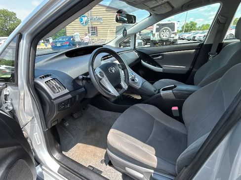 Used 2013 Toyota Prius Two FWD image 2