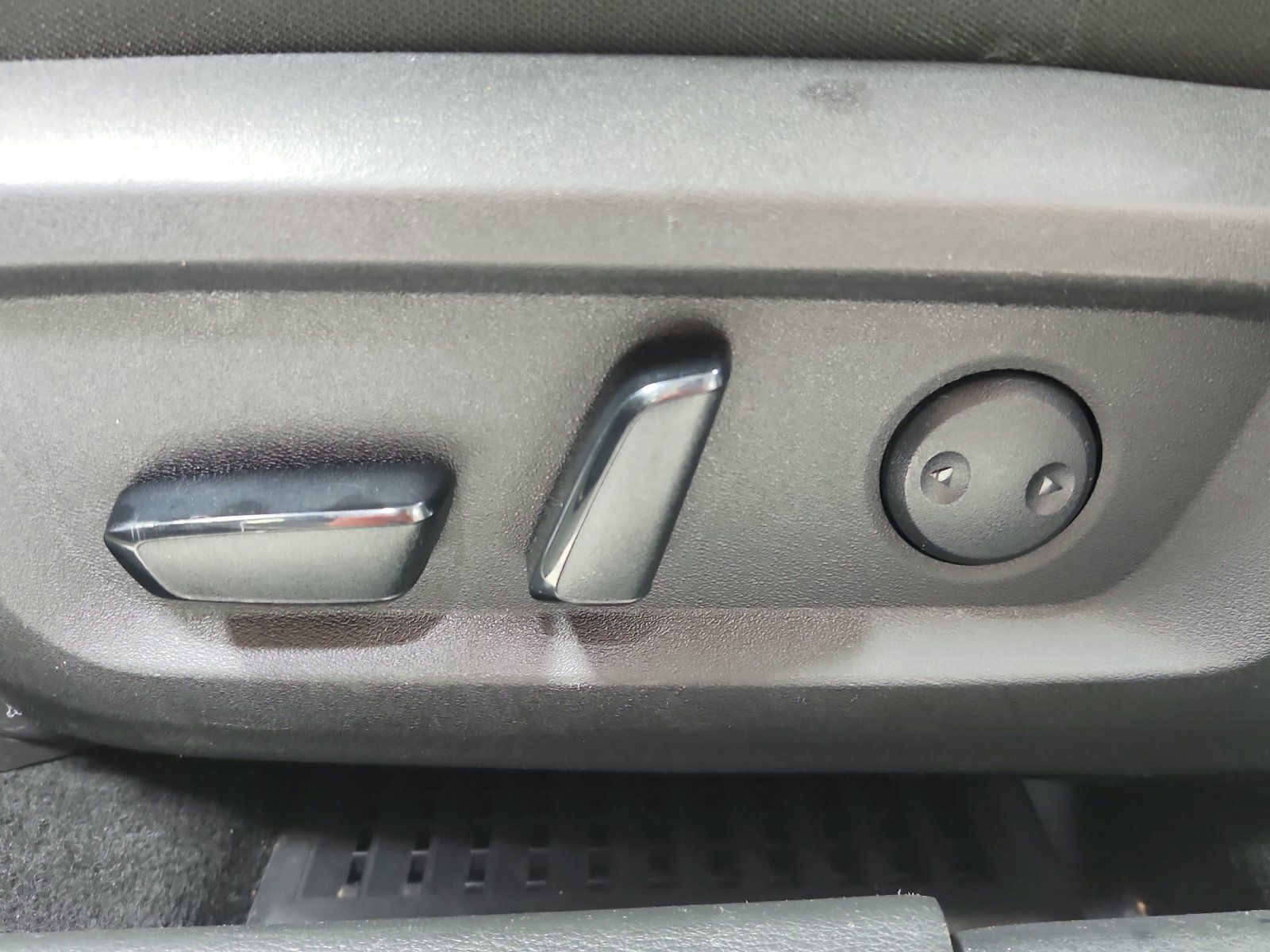 Used 2023 Nissan Rogue SV FWD image 21