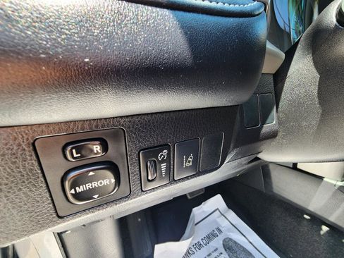 Used 2018 Toyota RAV4 XLE w/ Plus Extra Value Package FWD image 15