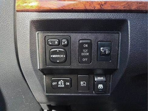 Used 2018 Toyota Tundra SR5 image 18