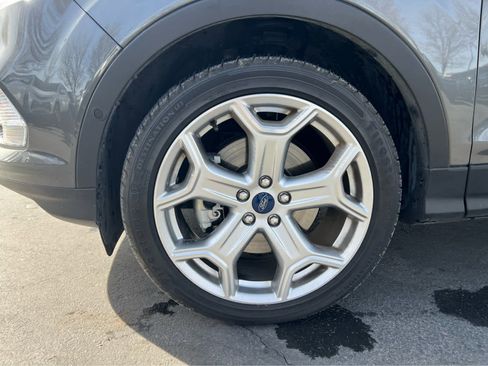 Used 2019 Ford Escape Titanium image 13