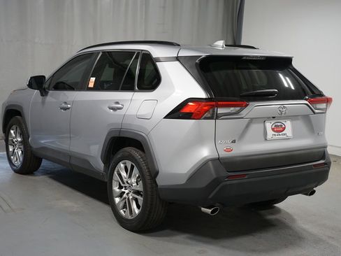 Used 2021 Toyota RAV4 XLE Premium FWD image 6