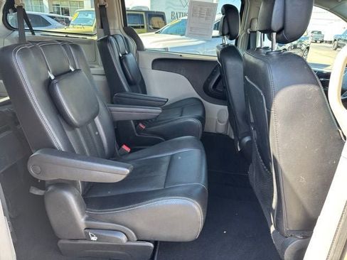 Used 2015 Chrysler Town & Country Touring-L w/ Driver Convenience Group FWD image 24