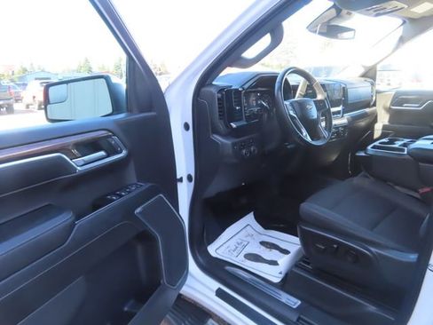 Used 2022 Chevrolet Silverado 1500 LT w/ Convenience Package II AWD/4WD image 17