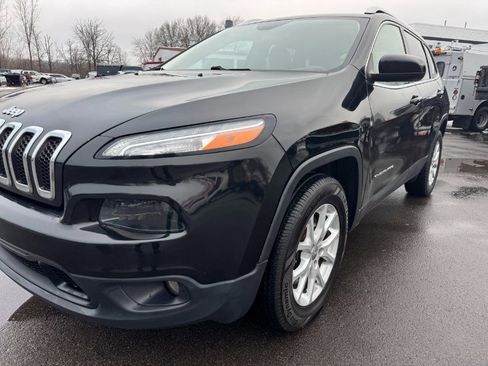 Used 2017 Jeep Cherokee Latitude image 9