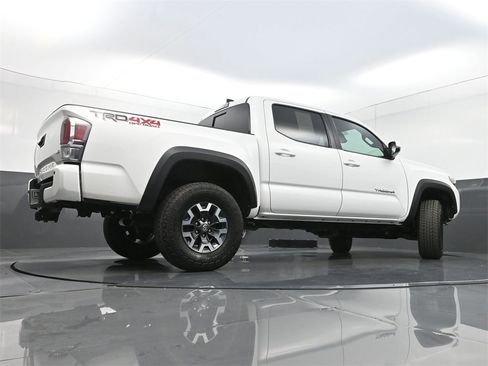 Used 2022 Toyota Tacoma TRD Off-Road image 13