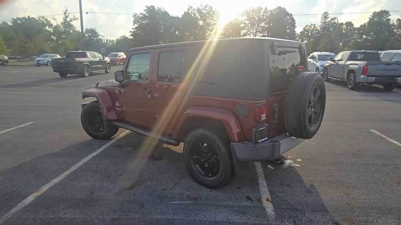 Used 2010 Jeep Wrangler Unlimited Sahara AWD/4WD image 7