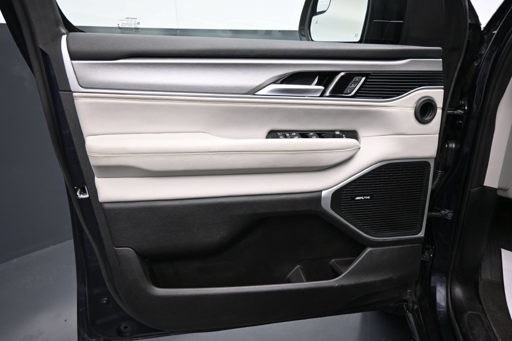 Used 2025 Jeep Wagoneer 4WD image 10