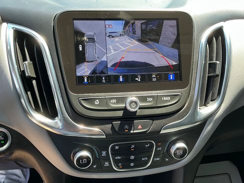 Used 2024 Chevrolet Equinox LT FWD image 23