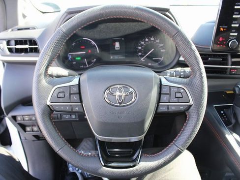 Used 2023 Toyota Sienna XSE w/ XSE Plus Package image 17