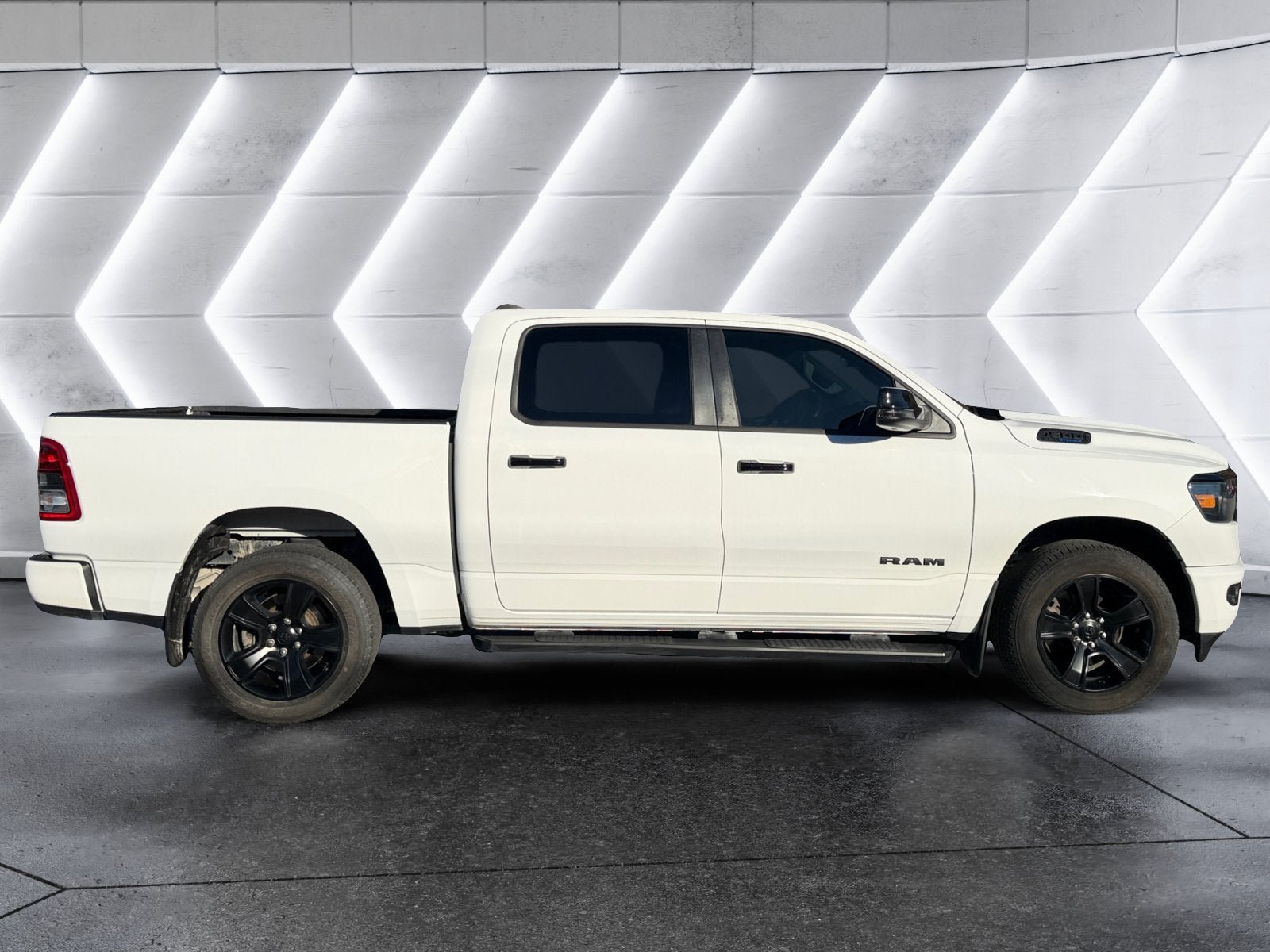 Used 2023 RAM 1500 4x4 Crew Cab image 6