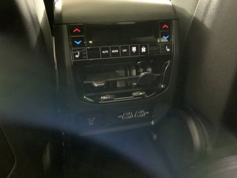 Used 2024 Jeep Grand Cherokee Overland w/ Luxury Tech Group IV image 39