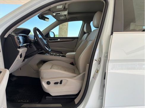 Used 2024 Volkswagen Atlas SE AWD/4WD image 10