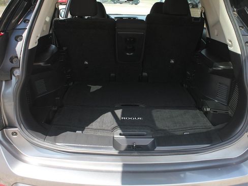 Used 2018 Nissan Rogue SV AWD/4WD image 39