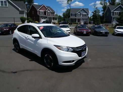 Used 2018 Honda HR-V EX image 2