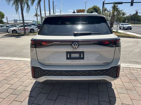 New 2026 Volkswagen Tiguan SEL R-Line AWD/4WD image 7
