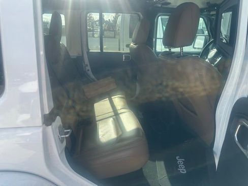 Used 2020 Jeep Wrangler Unlimited Sahara image 10