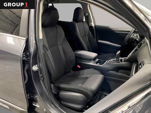 Certified 2025 Subaru Outback Premium AWD/4WD image 9