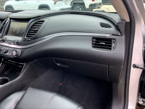 Used 2017 Chevrolet Impala LT image 17