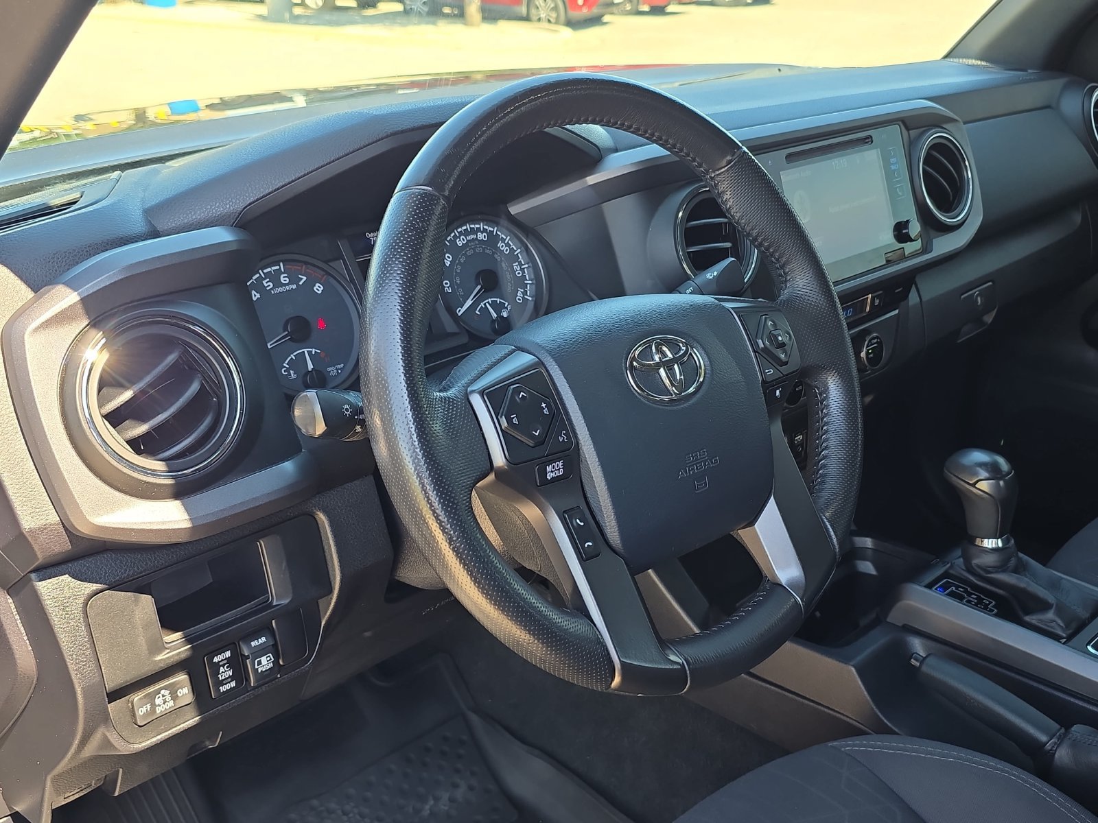 Used 2017 Toyota Tacoma TRD Off-Road w/ Premium & Technology Package AWD/4WD image 14