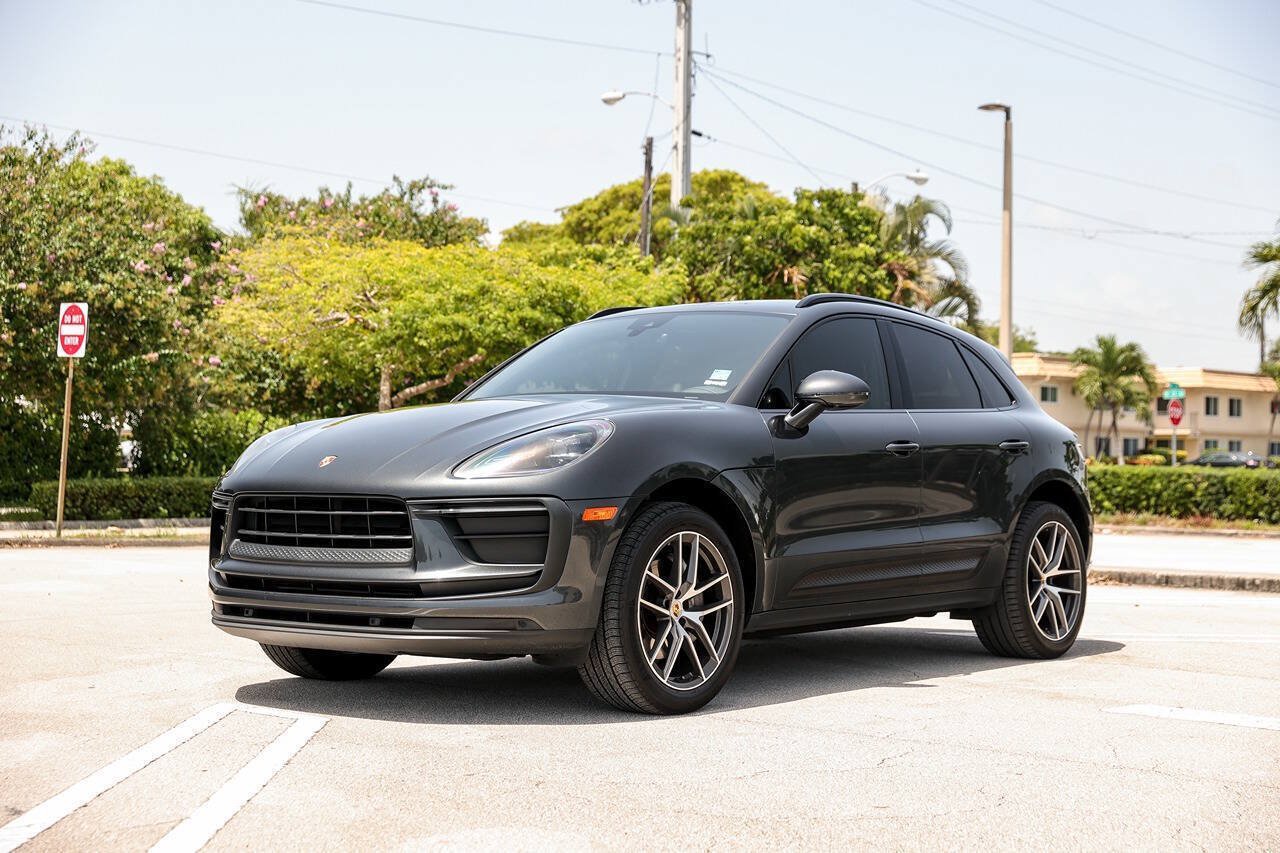 Used 2022 Porsche Macan AWD/4WD image 4