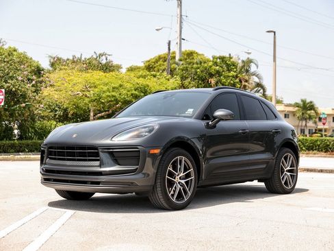 Used 2022 Porsche Macan AWD/4WD image 4