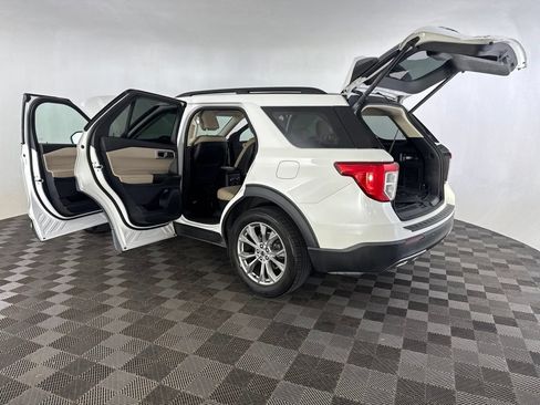 Used 2020 Ford Explorer XLT w/ Equipment Group 202A AWD/4WD image 21