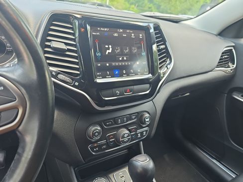 Used 2019 Jeep Cherokee Limited AWD/4WD image 19