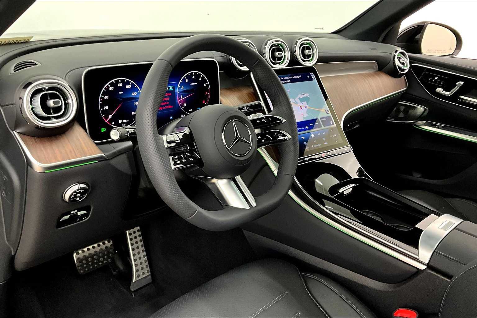 Used 2025 Mercedes-Benz GLC 300 4MATIC image 17