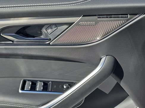Certified 2025 Jaguar F-PACE R-Dynamic S AWD/4WD image 28