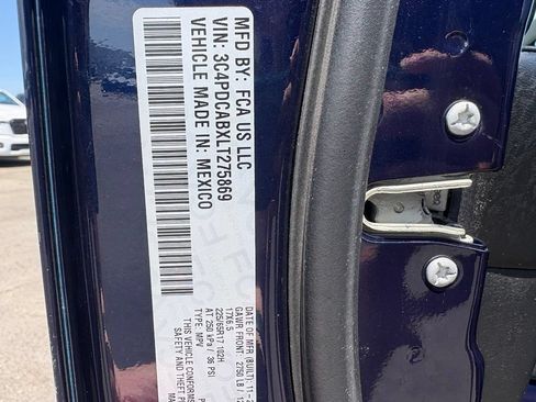 Used 2020 Dodge Journey SE FWD image 32