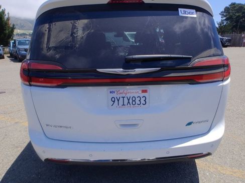 Used 2022 Chrysler Pacifica Touring-L FWD image 6