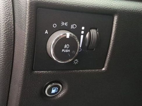 Used 2020 Jeep Grand Cherokee Laredo w/ 18" Wheel & 8.4" Radio Group RWD image 30