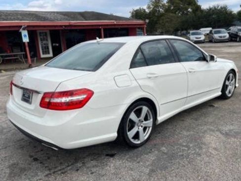 Used 2010 Mercedes-Benz E 350 Sedan image 3