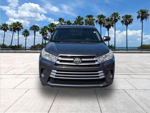 Used 2019 Toyota Highlander XLE image 2